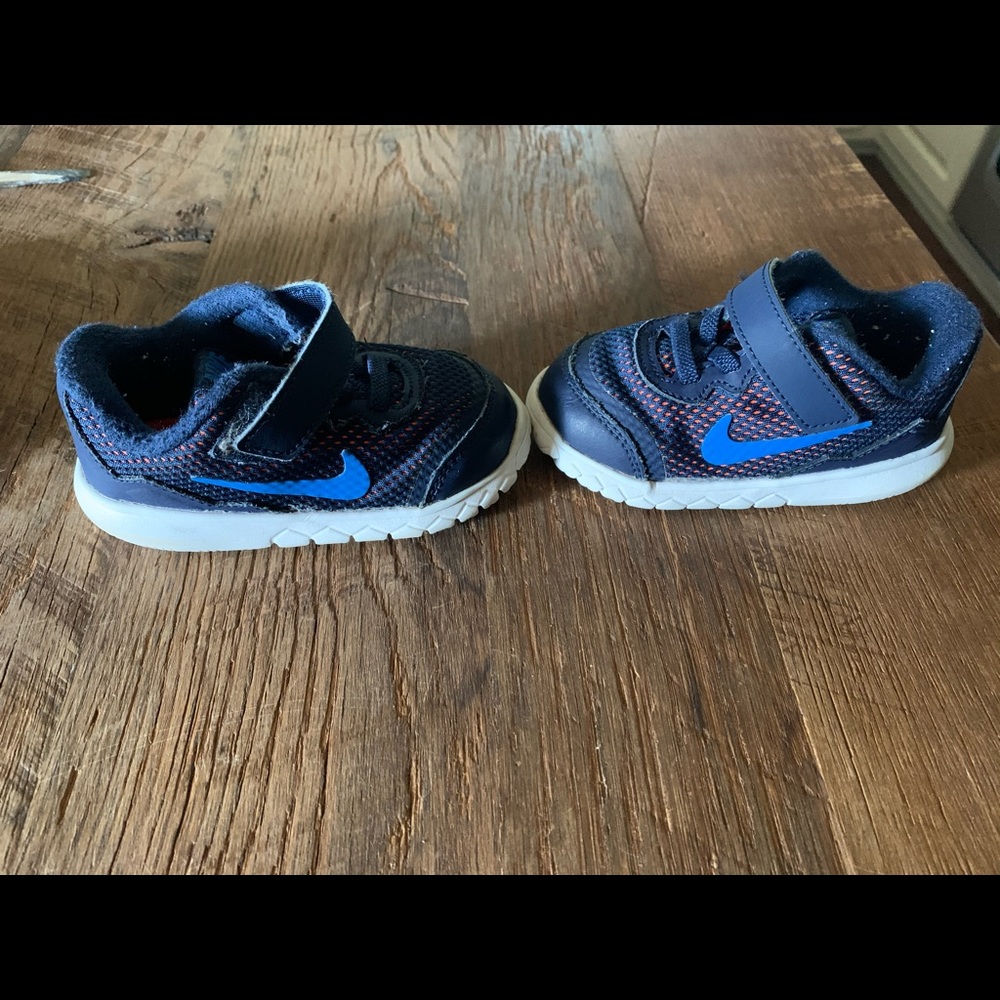Boys toddler Nike sneakers